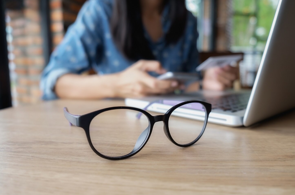 How Online Research Can Make Eyeglass Shopping Easier
